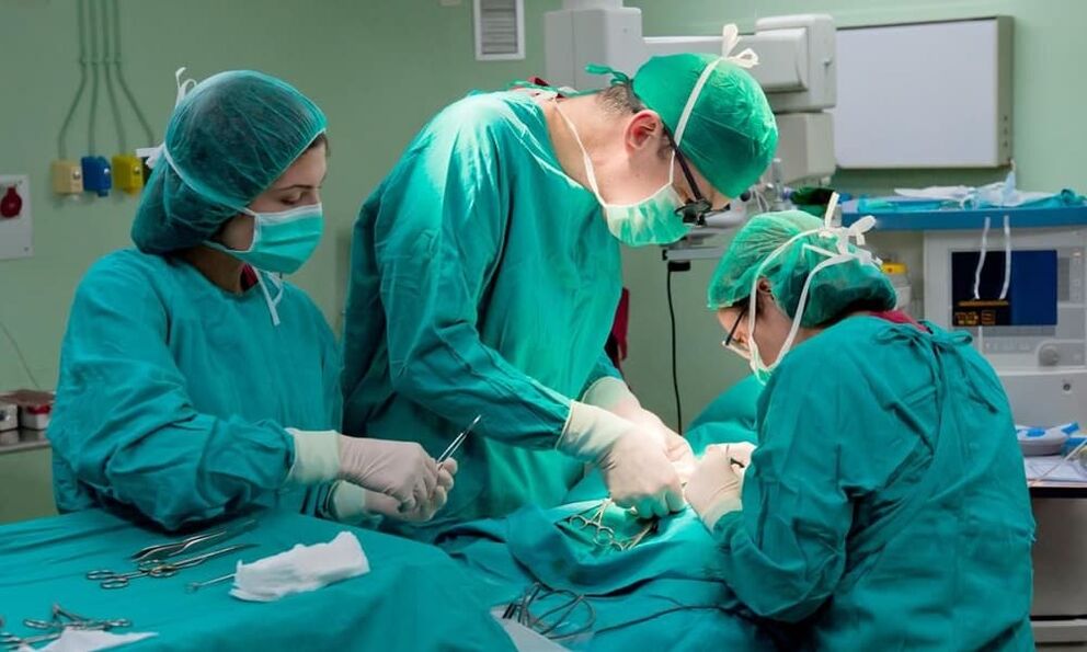 Des dommages graves à la vessie nécessitent une intervention chirurgicale.